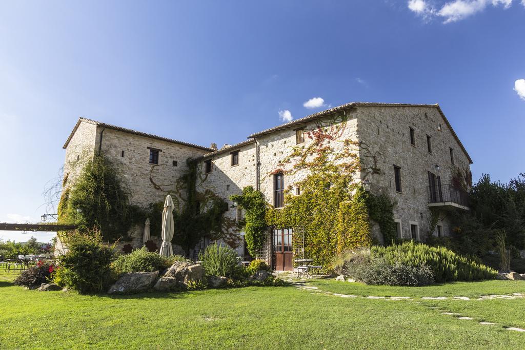 Castello Di Petrata Hotel Assisi Bagian luar foto